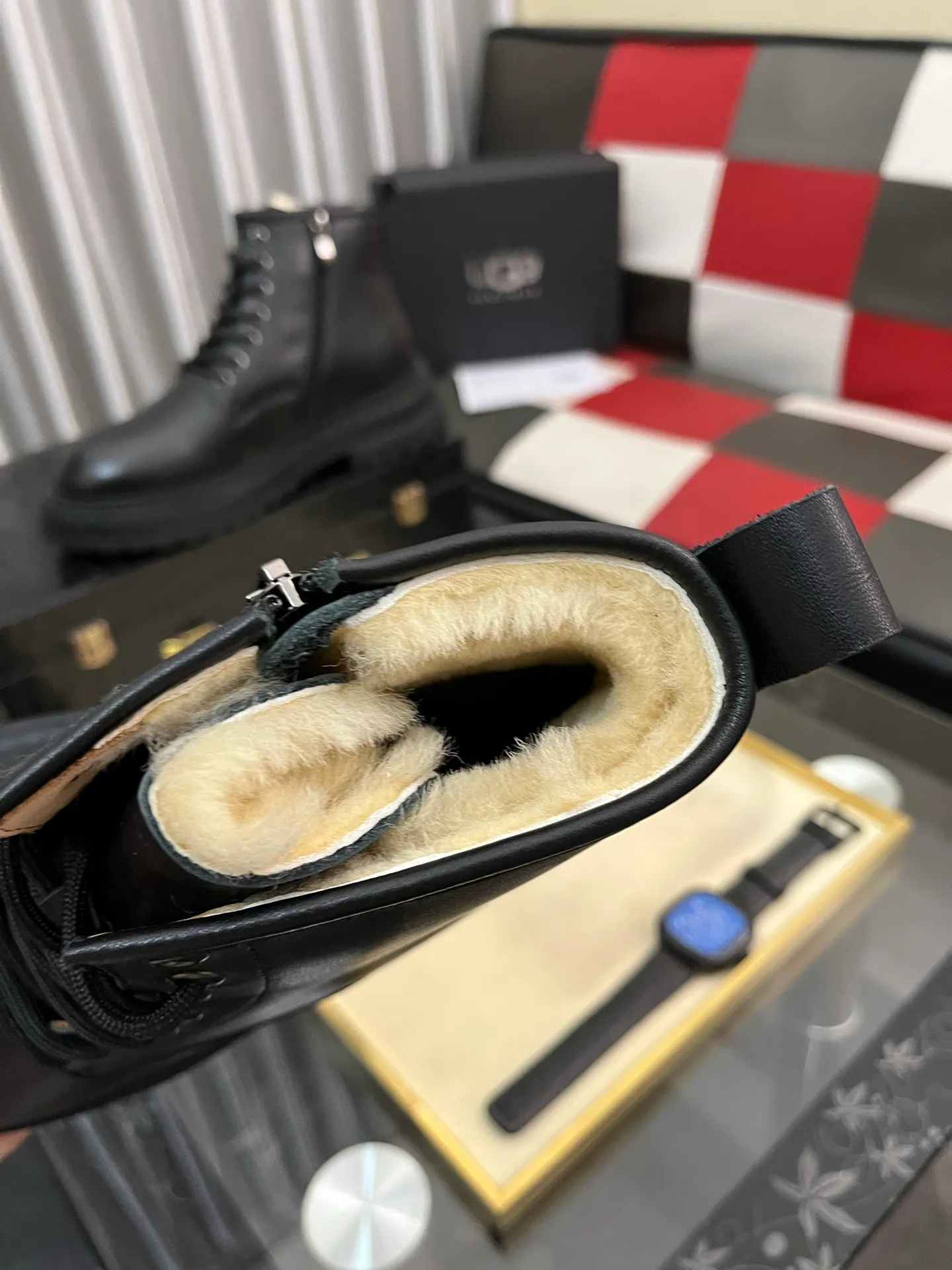 Men's Men's Shoes 💰660⌚️⌚️New UGG fur-integrated men's simple and fashionable snow shoes. The most worth buying at the end of this year are warm casual shoes. Whether you are out and about at home, their comfortable and warm performance will be your most suitable fashion companion! The material is cowhide upper and imported wool is used inside. Two layers of cowhide for warmth and comfort! The eva+ rubber patch outsole is cushioned, wear-resistant, and has good elasticity. It is light and wear-resistant, comfortable and soft, and the new simple cut is more fashionable. It has both practicality and fashion sense, so you no longer have to worry about how to match it in winter, while still maintaining fashionable taste. High-quality genuine wool produced in Dongguan. The material depends on the details! Size: 38-39-40-41-42-43-44-45